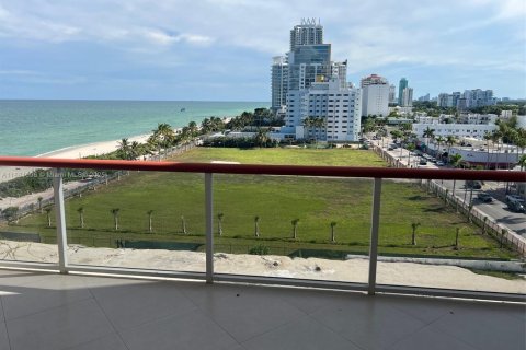 Condo in Miami Beach, Florida, 2 bedrooms  № 1922403 - photo 2