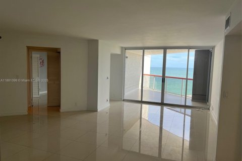 Condo in Miami Beach, Florida, 2 bedrooms  № 1922403 - photo 5
