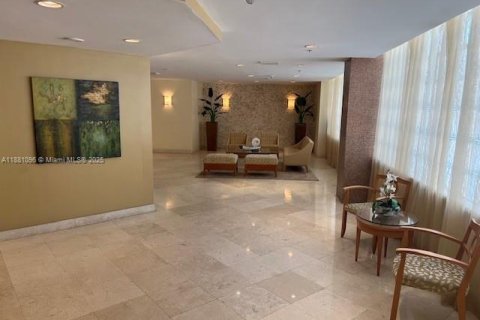 Condo in Miami Beach, Florida, 2 bedrooms  № 1922403 - photo 27