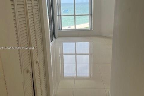 Condo in Miami Beach, Florida, 2 bedrooms  № 1922403 - photo 19