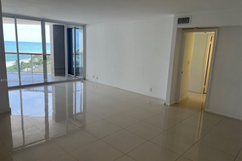 Condo in Miami Beach, Florida, 2 bedrooms  № 1922403 - photo 7