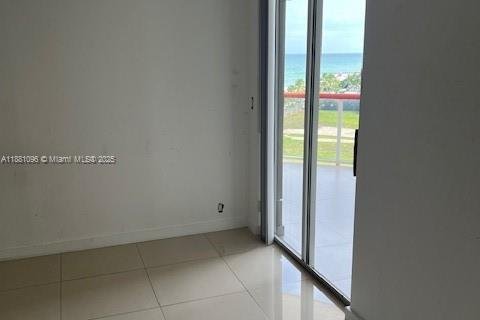 Condo in Miami Beach, Florida, 2 bedrooms  № 1922403 - photo 18