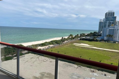 Condo in Miami Beach, Florida, 2 bedrooms  № 1922403 - photo 1