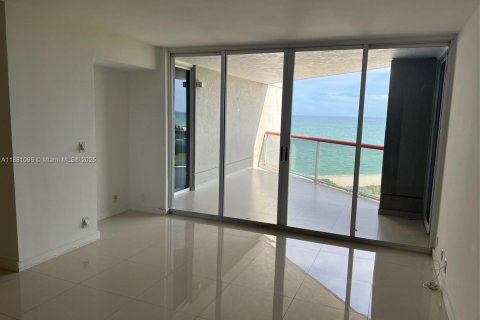 Condo in Miami Beach, Florida, 2 bedrooms  № 1922403 - photo 8