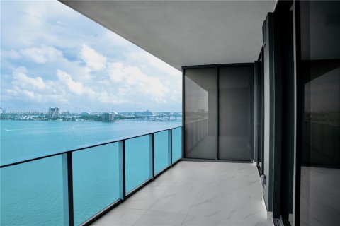 Condo in Miami, Florida, 1 bedroom  № 1945383 - photo 14