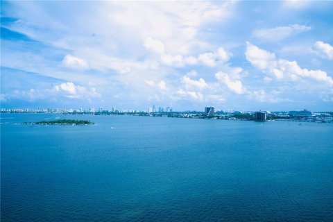 Condo in Miami, Florida, 1 bedroom  № 1945383 - photo 16