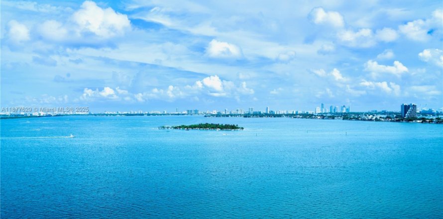 Condo in Miami, Florida, 1 bedroom  № 1945383