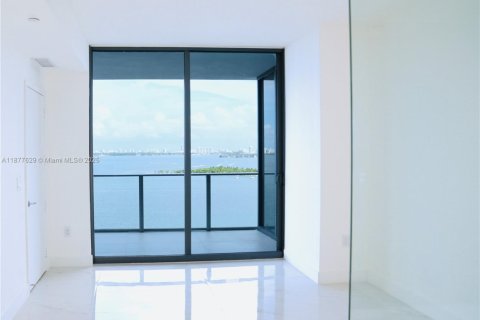 Condo in Miami, Florida, 1 bedroom  № 1945383 - photo 10