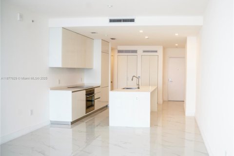 Condo in Miami, Florida, 1 bedroom  № 1945383 - photo 3