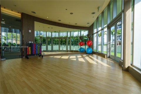 Condo in Miami, Florida, 1 bedroom  № 1945383 - photo 29