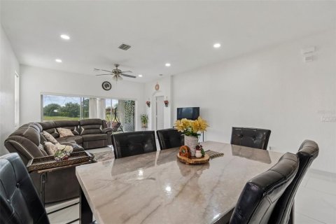 House in Tampa, Florida 4 bedrooms, 203.92 sq.m. № 2212062 - photo 25