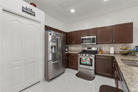 House in Tampa, Florida 4 bedrooms, 203.92 sq.m. № 2212062 - photo 19