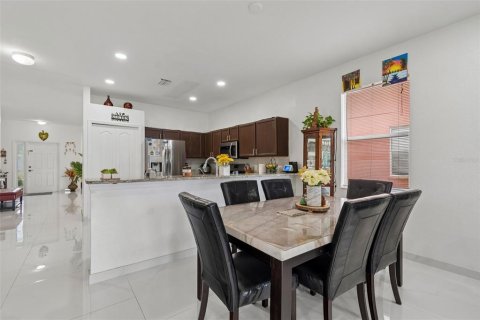 House in Tampa, Florida 4 bedrooms, 203.92 sq.m. № 2212062 - photo 26