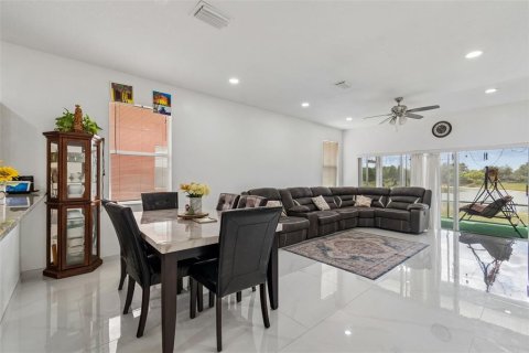 House in Tampa, Florida 4 bedrooms, 203.92 sq.m. № 2212062 - photo 24