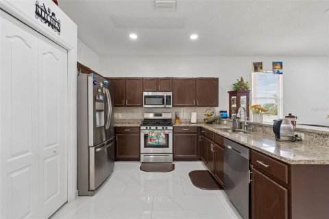 House in Tampa, Florida 4 bedrooms, 203.92 sq.m. № 2212062 - photo 17