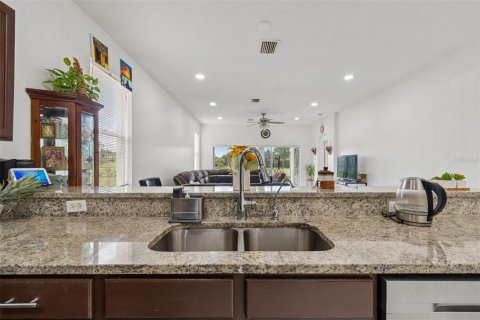 House in Tampa, Florida 4 bedrooms, 203.92 sq.m. № 2212062 - photo 23