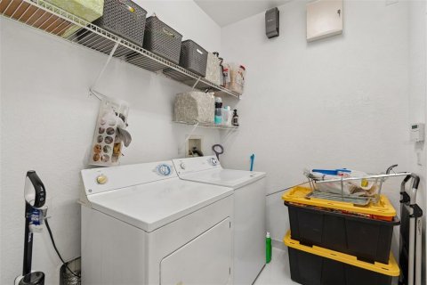 House in Tampa, Florida 4 bedrooms, 203.92 sq.m. № 2212062 - photo 15