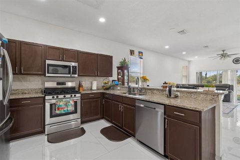House in Tampa, Florida 4 bedrooms, 203.92 sq.m. № 2212062 - photo 22