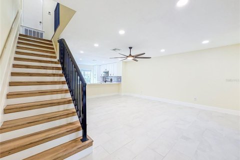 Touwnhouse à louer à Tampa, Floride: 2 chambres, 112.97 m2 № 2394181 - photo 3