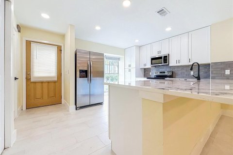 Touwnhouse à louer à Tampa, Floride: 2 chambres, 112.97 m2 № 2394181 - photo 15