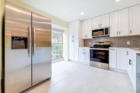 Touwnhouse à louer à Tampa, Floride: 2 chambres, 112.97 m2 № 2394181 - photo 16