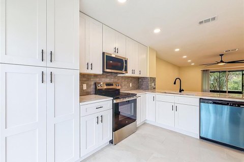 Touwnhouse à louer à Tampa, Floride: 2 chambres, 112.97 m2 № 2394181 - photo 19