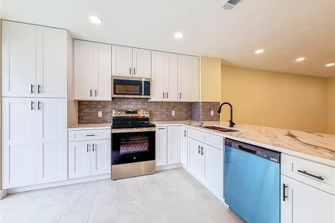 Touwnhouse à louer à Tampa, Floride: 2 chambres, 112.97 m2 № 2394181 - photo 17