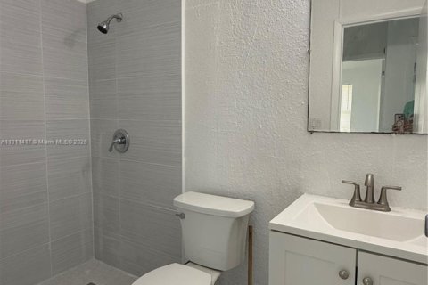 Apartment in Miami, Florida 4 bedrooms, 157 sq.m. № 1967301 - photo 11