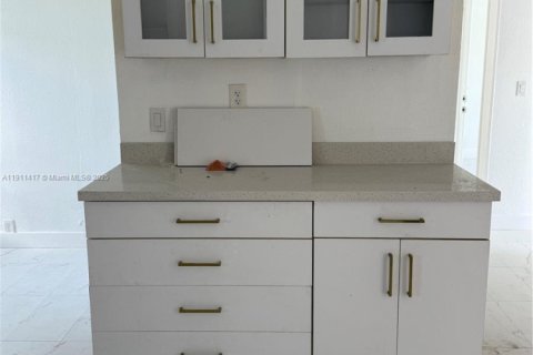 Apartment in Miami, Florida 4 bedrooms, 157 sq.m. № 1967301 - photo 3