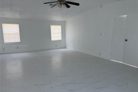 Apartment in Miami, Florida 4 bedrooms, 157 sq.m. № 1967301 - photo 10