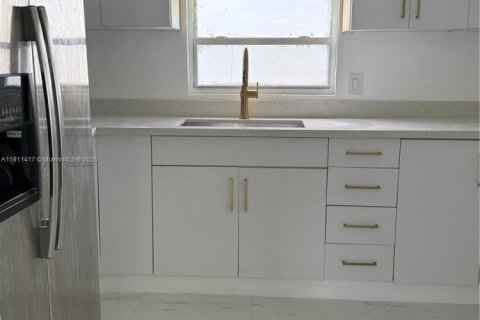 Apartment in Miami, Florida 4 bedrooms, 157 sq.m. № 1967301 - photo 7