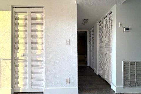 Condo in Deerfield Beach, Florida, 2 bedrooms № 2082665 - photo 9