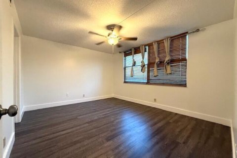 Condo in Deerfield Beach, Florida, 2 bedrooms № 2082665 - photo 23