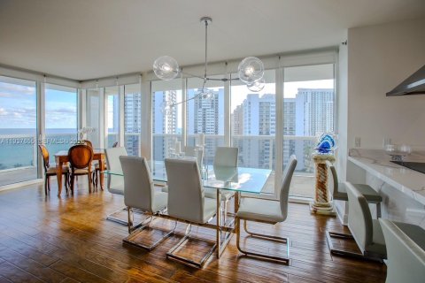 Copropriété à vendre à Hallandale Beach, Floride: 3 chambres, 193.05 m2 № 1995406 - photo 10