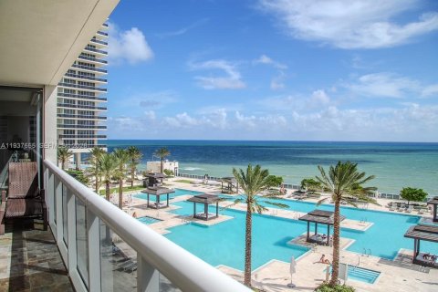 Condo à Hallandale Beach, Floride, 3 chambres  № 1995406
