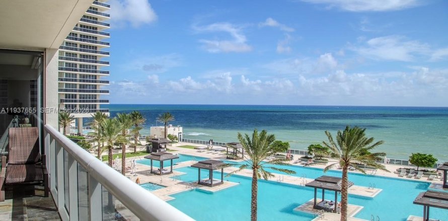 Condo à Hallandale Beach, Floride, 3 chambres  № 1995406