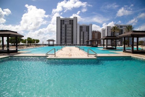 Copropriété à vendre à Hallandale Beach, Floride: 3 chambres, 193.05 m2 № 1995406 - photo 6