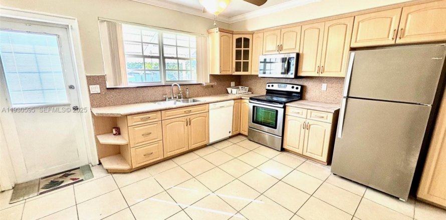 Villa ou maison à Hallandale Beach, Floride 2 chambres, 112.23 m2 № 1989300