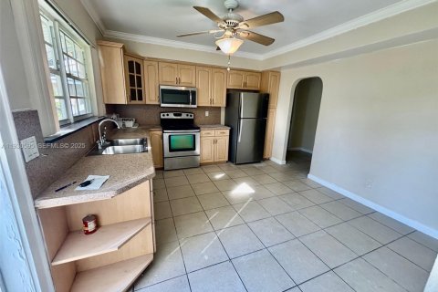 Villa ou maison à louer à Hallandale Beach, Floride: 2 chambres, 112.23 m2 № 1989300 - photo 3