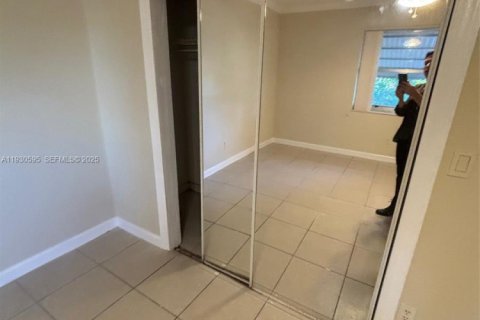 Villa ou maison à louer à Hallandale Beach, Floride: 2 chambres, 112.23 m2 № 1989300 - photo 4