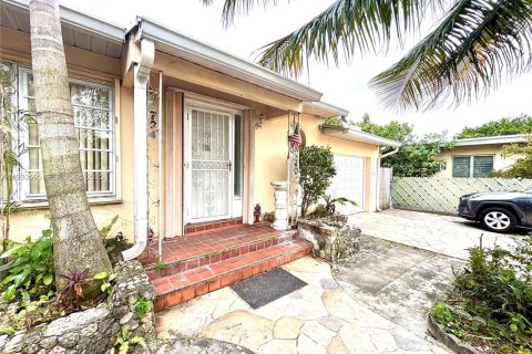 Villa ou maison à louer à Hallandale Beach, Floride: 2 chambres, 112.23 m2 № 1989300 - photo 14