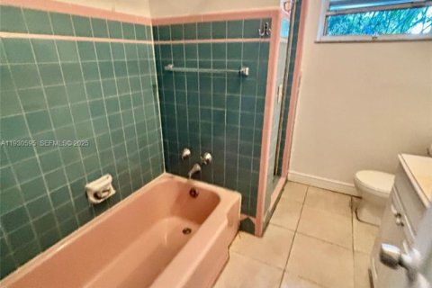 Villa ou maison à louer à Hallandale Beach, Floride: 2 chambres, 112.23 m2 № 1989300 - photo 11