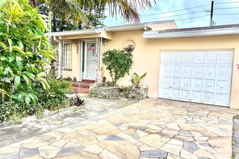 Villa ou maison à louer à Hallandale Beach, Floride: 2 chambres, 112.23 m2 № 1989300 - photo 15