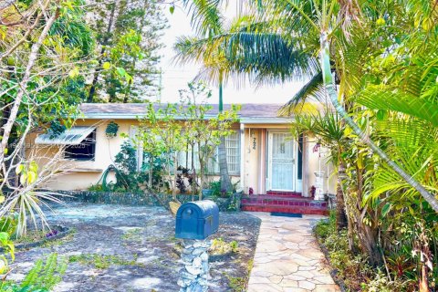 Villa ou maison à louer à Hallandale Beach, Floride: 2 chambres, 112.23 m2 № 1989300 - photo 9