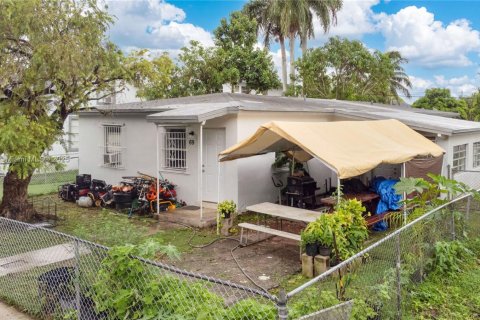 Propiedad comercial en venta en Homestead, Florida, 162.76 m2 № 1890934 - foto 1
