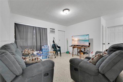 Propiedad comercial en venta en Homestead, Florida, 162.76 m2 № 1890934 - foto 14