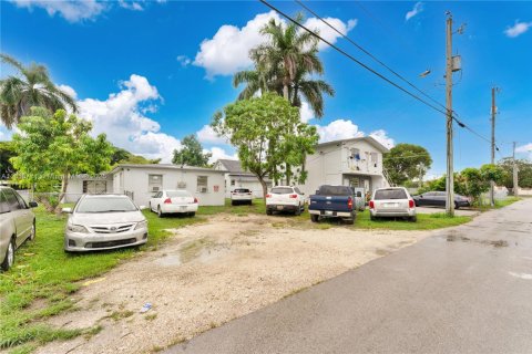 Propiedad comercial en venta en Homestead, Florida, 162.76 m2 № 1890934 - foto 19