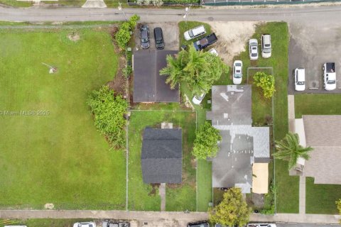 Propiedad comercial en venta en Homestead, Florida, 162.76 m2 № 1890934 - foto 20