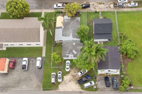 Propiedad comercial en venta en Homestead, Florida, 162.76 m2 № 1890934 - foto 23