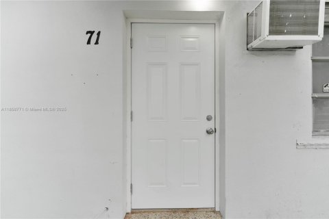 Propiedad comercial en venta en Homestead, Florida, 162.76 m2 № 1890934 - foto 3